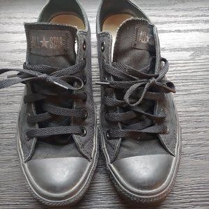 Converse low top sneakers unisex, women's size 7.5